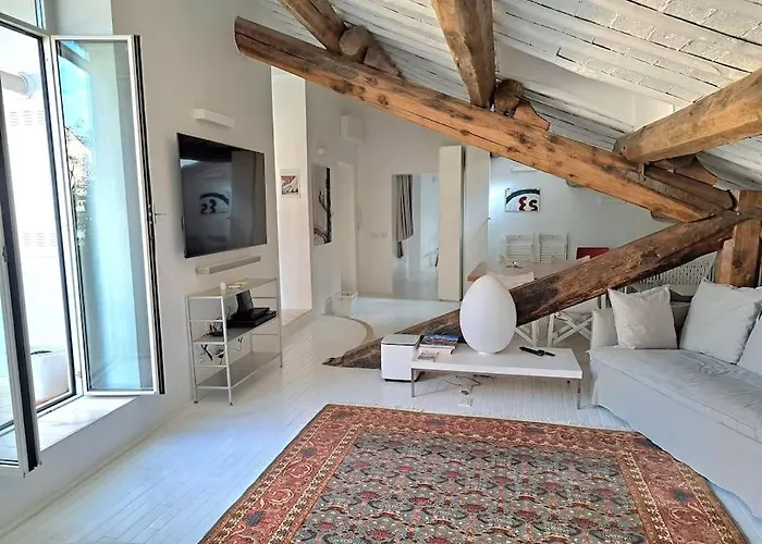Pantheon White Penthouse
