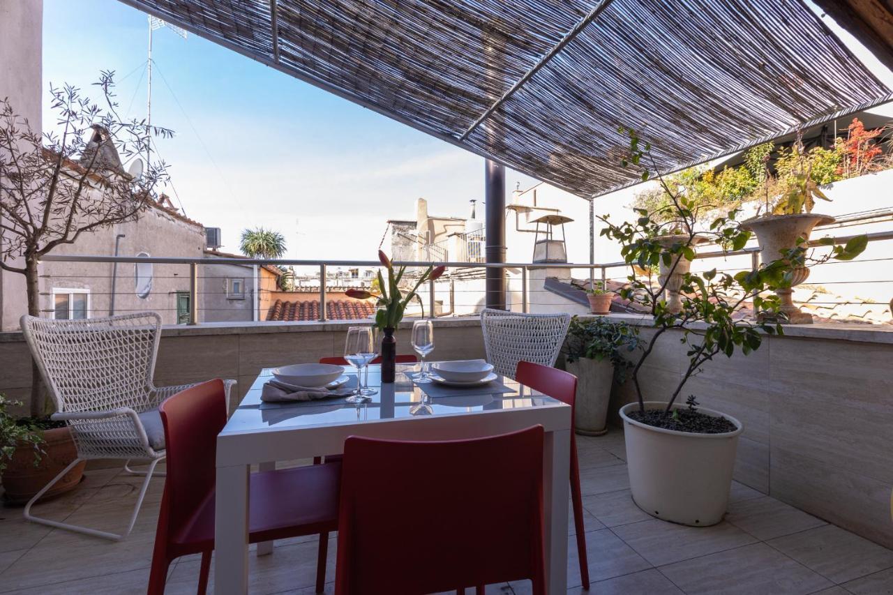 Pantheon White Penthouse Ferienhaus *