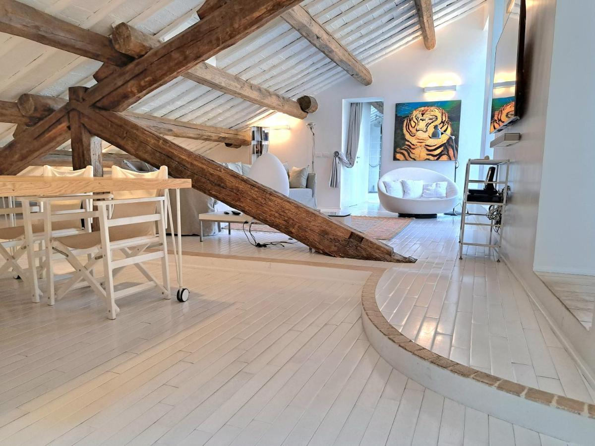 Pantheon White Penthouse