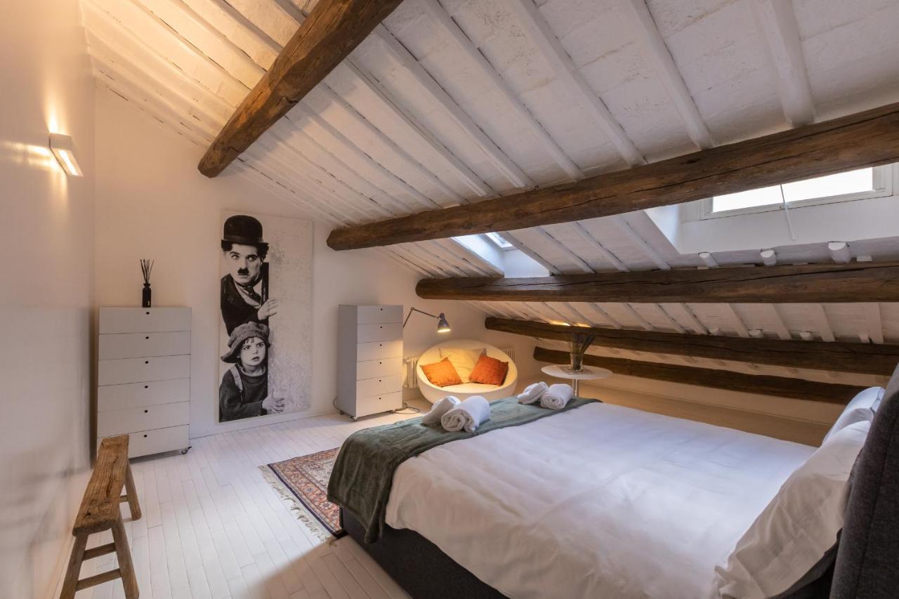 Pantheon White Penthouse Rom